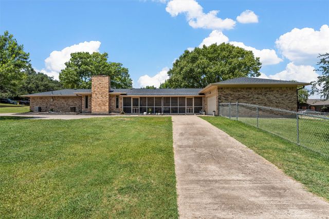 2402 White Street, Clifton, TX 76634