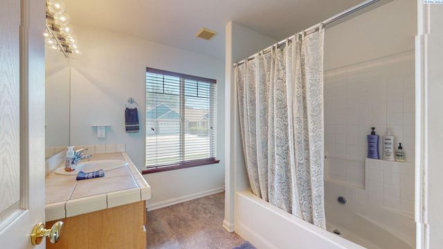 4010 S Palouse Street, Kennewick, WA 99337