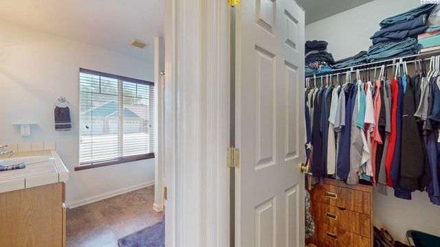 4010 S Palouse Street, Kennewick, WA 99337