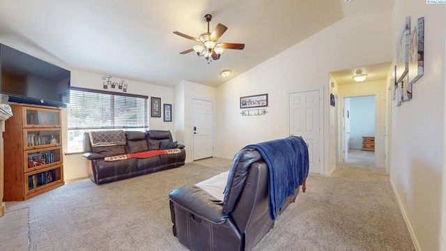 4010 S Palouse Street, Kennewick, WA 99337