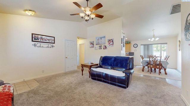 4010 S Palouse Street, Kennewick, WA 99337