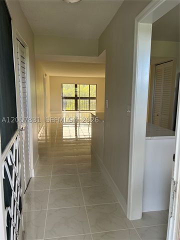 5900 NW 44th St 405, Lauderhill, FL 33319