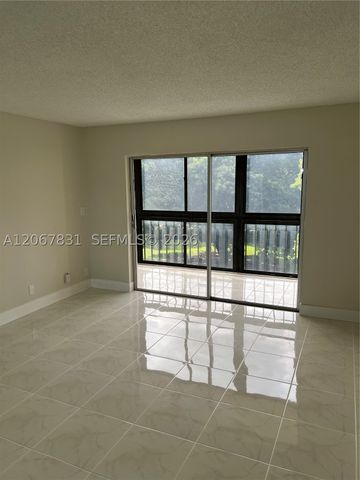 5900 NW 44th St 405, Lauderhill, FL 33319