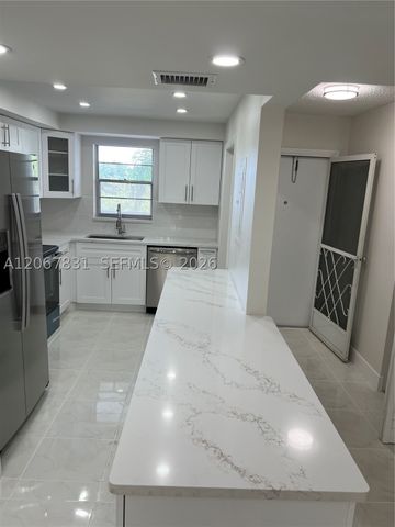 5900 NW 44th St 405, Lauderhill, FL 33319