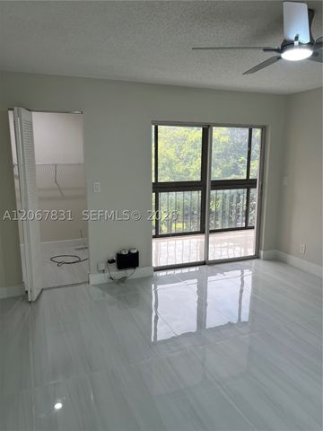 5900 NW 44th St 405, Lauderhill, FL 33319