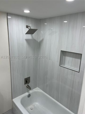 5900 NW 44th St 405, Lauderhill, FL 33319