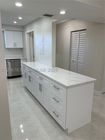 5900 NW 44th St 405, Lauderhill, FL 33319
