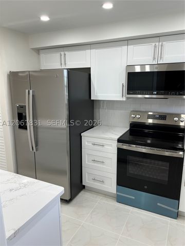 5900 NW 44th St 405, Lauderhill, FL 33319