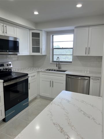 5900 NW 44th St 405, Lauderhill, FL 33319