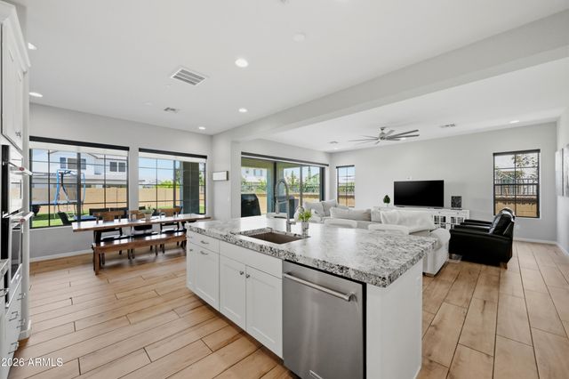2296 E CANARY Drive, Gilbert, AZ 85297