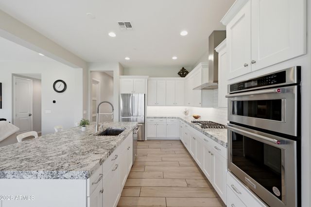 2296 E CANARY Drive, Gilbert, AZ 85297
