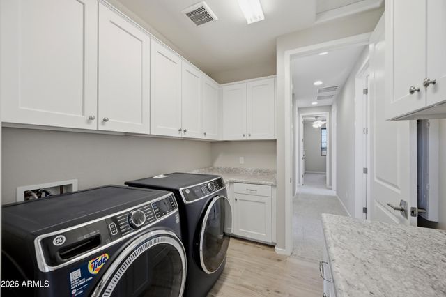 2296 E CANARY Drive, Gilbert, AZ 85297
