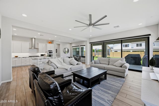 2296 E CANARY Drive, Gilbert, AZ 85297