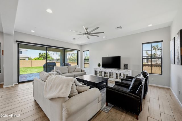 2296 E CANARY Drive, Gilbert, AZ 85297