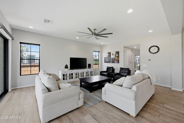 2296 E CANARY Drive, Gilbert, AZ 85297