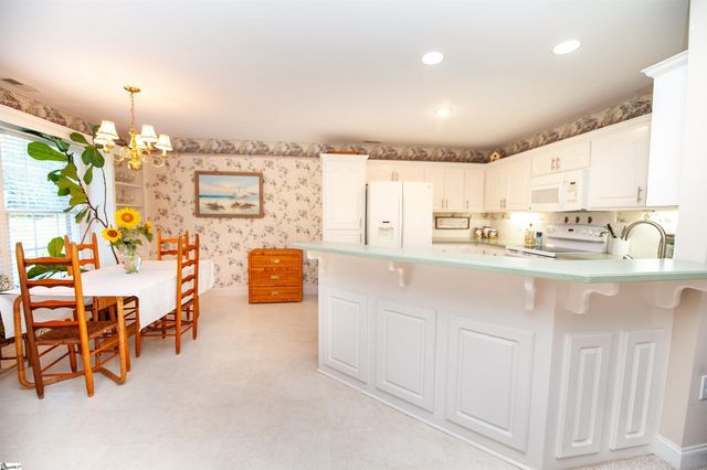 815 White Magnolia Drive, Inman, SC 29349