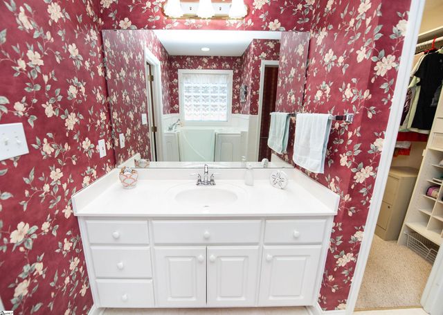 815 White Magnolia Drive, Inman, SC 29349