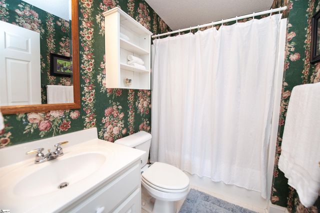 815 White Magnolia Drive, Inman, SC 29349