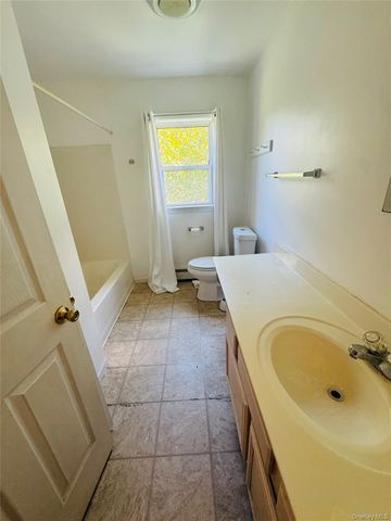633 Winterton Road, Bloomingburg, NY 12721
