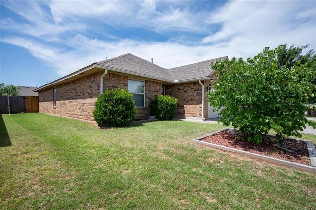 10716 SW 33rd Terrace, Yukon, OK 73099