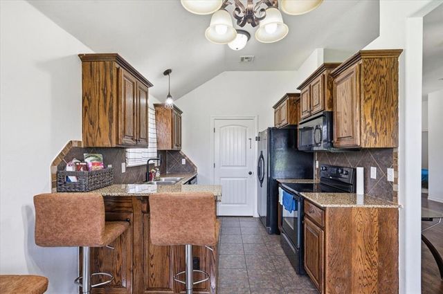 10716 SW 33rd Terrace, Yukon, OK 73099