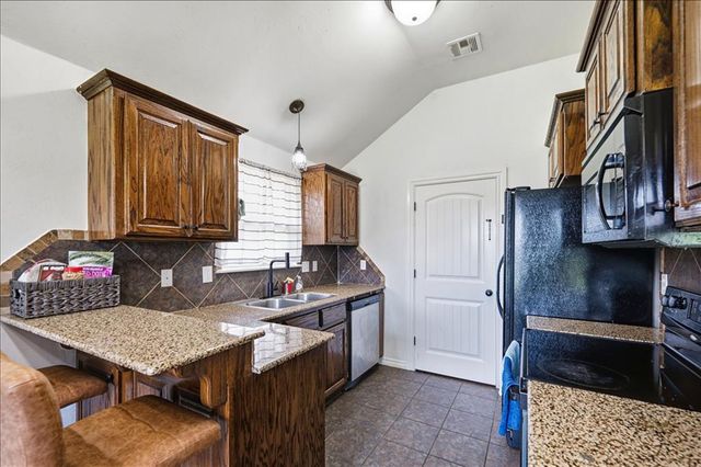 10716 SW 33rd Terrace, Yukon, OK 73099