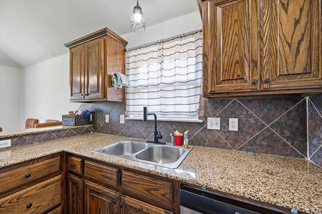 10716 SW 33rd Terrace, Yukon, OK 73099