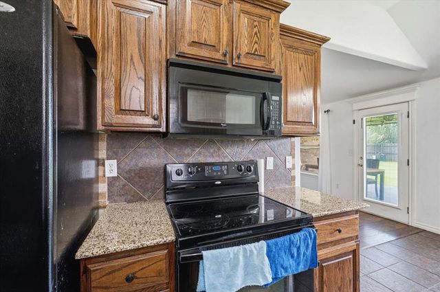 10716 SW 33rd Terrace, Yukon, OK 73099