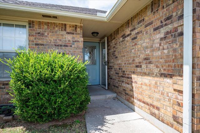 10716 SW 33rd Terrace, Yukon, OK 73099