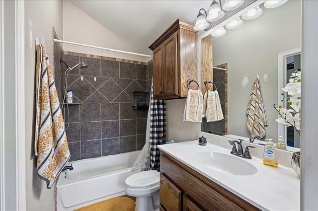 10716 SW 33rd Terrace, Yukon, OK 73099
