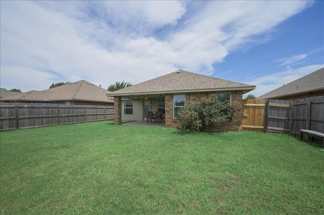 10716 SW 33rd Terrace, Yukon, OK 73099