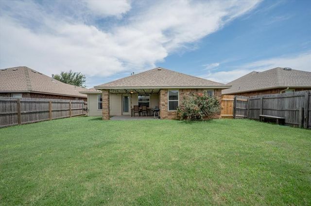 10716 SW 33rd Terrace, Yukon, OK 73099
