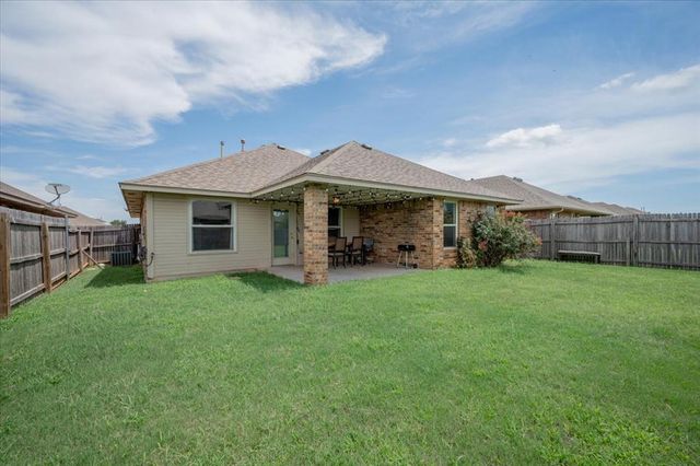 10716 SW 33rd Terrace, Yukon, OK 73099