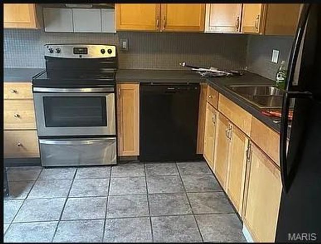 7639 Hazelcrest Drive 48, Hazelwood, MO 63042