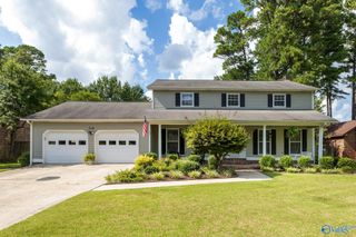 708 Long Bow Drive SW, Decatur, AL 35603