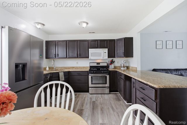 30232 Torry Avenue, Flat Rock, MI 48134
