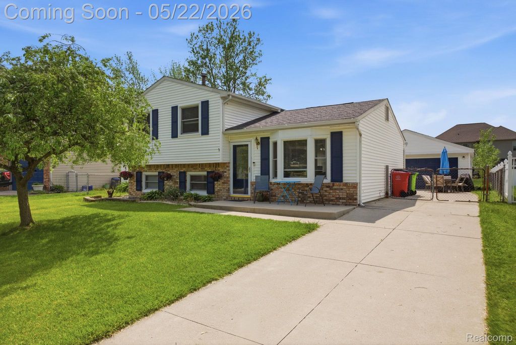 30232 Torry Avenue, Flat Rock, MI 48134
