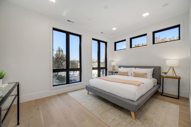 825 N Leavitt Street, Chicago, IL 60622