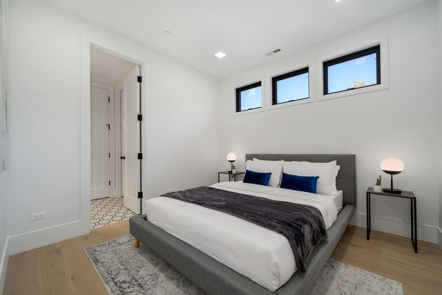 825 N Leavitt Street, Chicago, IL 60622