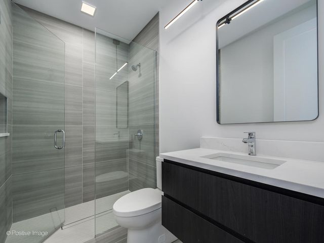 825 N Leavitt Street, Chicago, IL 60622