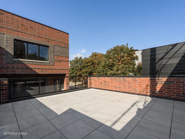 825 N Leavitt Street, Chicago, IL 60622