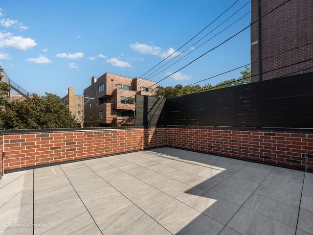 825 N Leavitt Street, Chicago, IL 60622