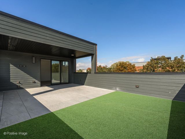 825 N Leavitt Street, Chicago, IL 60622