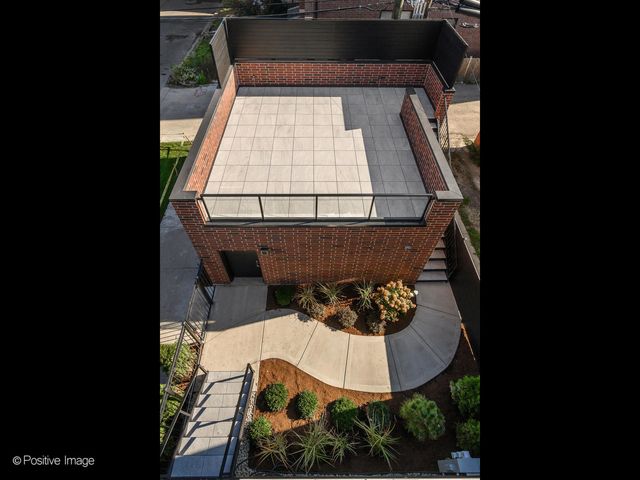 825 N Leavitt Street, Chicago, IL 60622