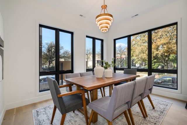 825 N Leavitt Street, Chicago, IL 60622