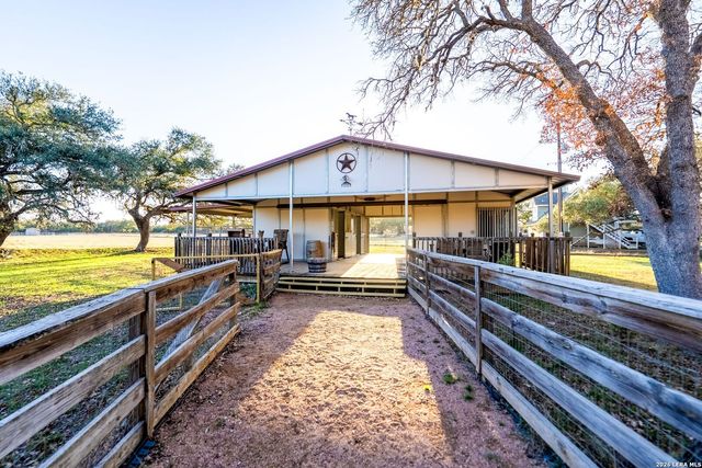 1638 Rolling Creek Rd, Spring Branch, TX 78070