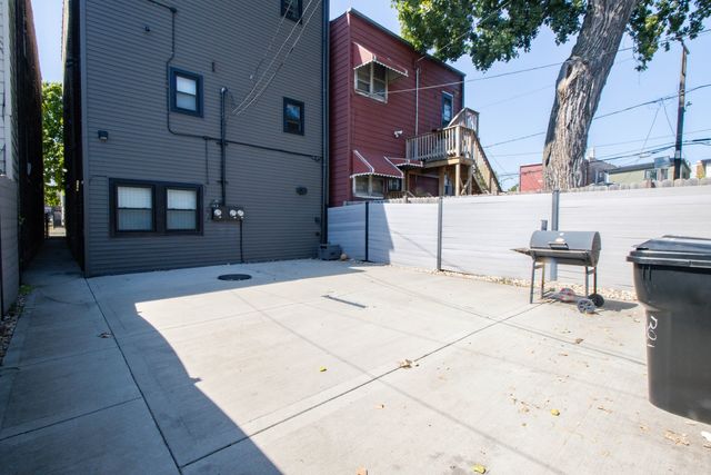 321 S Richmond Street, Chicago, IL 60612