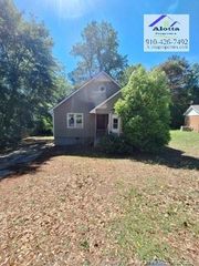 110 Bruce Lane, Spring Lake, NC 28390
