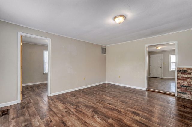 4221 W Maple Street, Springfield, MO 65802