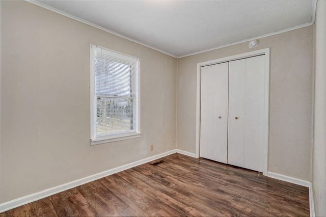 4221 W Maple Street, Springfield, MO 65802